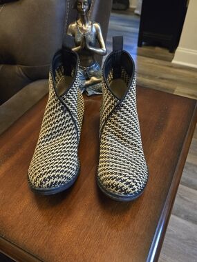 Charleston Shoe Co Barcelona Black Woven Ankle Boots Size 9